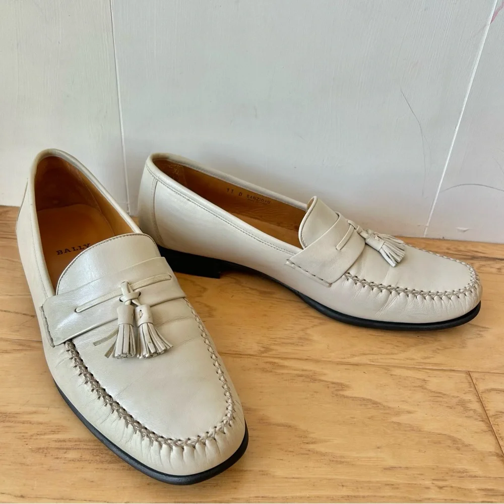 Bally Sanzio U Leather Loafer with Tassels size 11 D Cream Bone Made in Italy
